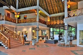 Cresta Mowana Safari Resort & Spa