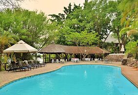 Cresta Mowana Safari Resort & Spa