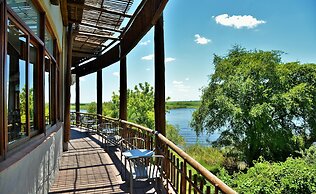 Cresta Mowana Safari Resort & Spa