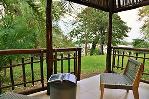 Cresta Mowana Safari Resort & Spa