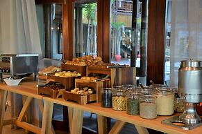 Cresta Mowana Safari Resort & Spa