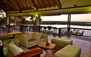 Cresta Mowana Safari Resort & Spa