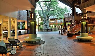 Cresta Mowana Safari Resort & Spa