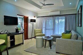 Cresta Mowana Safari Resort & Spa