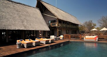 Cresta Mowana Safari Resort & Spa