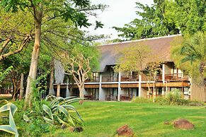 Cresta Mowana Safari Resort & Spa