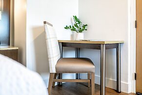 Little Inn By The Bay Newport Beach