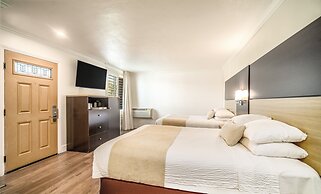 Little Inn By The Bay Newport Beach