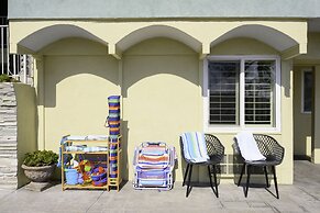 Little Inn By The Bay Newport Beach