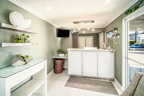 Little Inn By The Bay Newport Beach