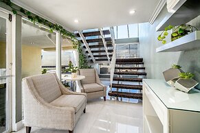 Little Inn By The Bay Newport Beach