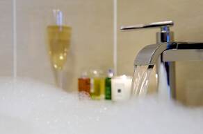 The Knight Residence Apartments by Mansley