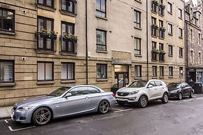 The Knight Residence Apartments by Mansley