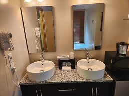 Waterton Lakes Lodge Resort