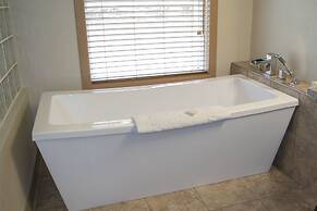 Waterton Lakes Lodge Resort