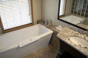 Waterton Lakes Lodge Resort