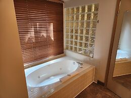 Waterton Lakes Lodge Resort