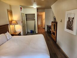 Waterton Lakes Lodge Resort