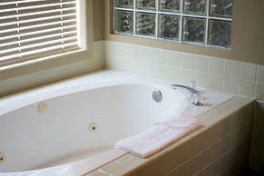 Waterton Lakes Lodge Resort