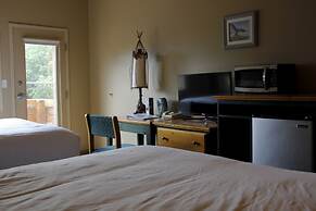 Waterton Lakes Lodge Resort