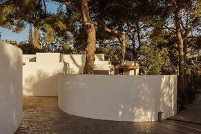 Minos Beach Art Hotel, a Member of Design Hotels