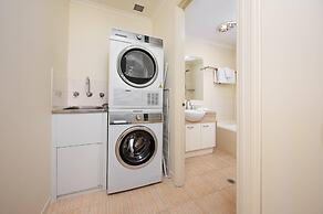 MainStay Suites Kew