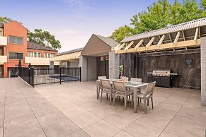 MainStay Suites Kew