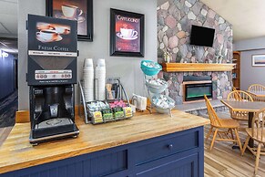 AmericInn by Wyndham Oscoda Near AuSable River