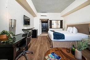 Windward Passage Hotel