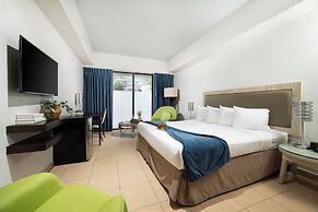 Windward Passage Hotel