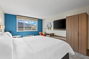 Holiday Inn Express & Suites Ogden by IHG