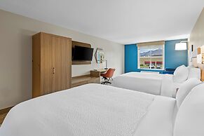 Holiday Inn Express & Suites Ogden by IHG