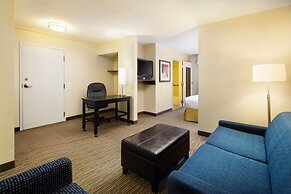Holiday Inn Express & Suites Alpharetta - Windward Parkway by IHG