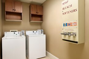 Holiday Inn Express & Suites Alpharetta - Windward Parkway by IHG