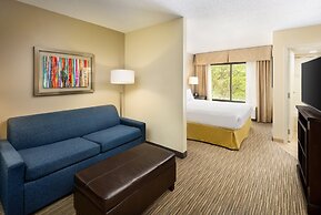 Holiday Inn Express & Suites Alpharetta - Windward Parkway by IHG