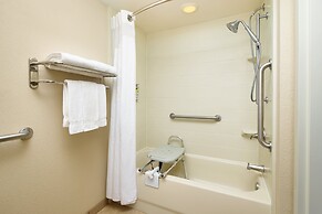 Holiday Inn Express & Suites Alpharetta - Windward Parkway by IHG
