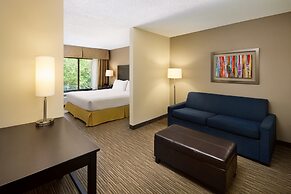 Holiday Inn Express & Suites Alpharetta - Windward Parkway by IHG