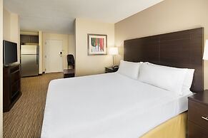 Holiday Inn Express & Suites Alpharetta - Windward Parkway by IHG