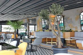 AHC Old City Hotel