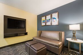 Best Western Bradbury Inn & Suites