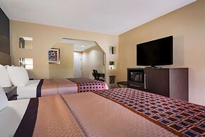 Best Western Bradbury Inn & Suites