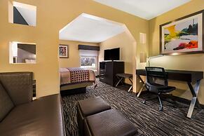 Best Western Bradbury Inn & Suites