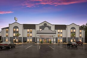 Best Western Bradbury Inn & Suites