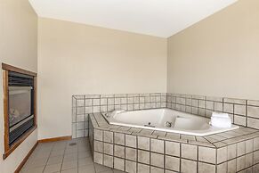 Best Western Plus Riverfront Hotel & Suites