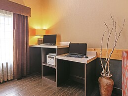 Best Western Plus Riverfront Hotel & Suites