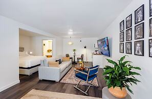 All-Movie Hotel