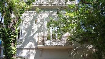 1555 Malabia House Hotel