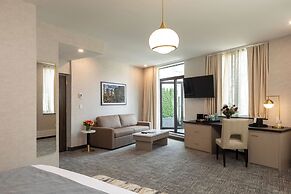 Broadway Plaza Hotel