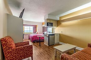 Econo Lodge Inn & Suites Evansville