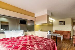 Econo Lodge Inn & Suites Evansville